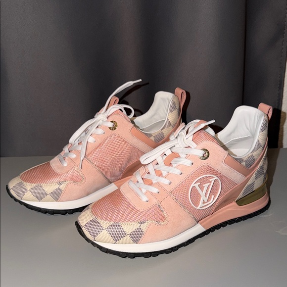 Louis Vuitton Women\'s Sneakers in Pink and White